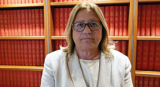 Leggere e studiare sui libri è meglio che farlo sul web, il sottosegretario Paola Frassinetti interviene sul calo d’apprendimento tra i giovani – VIDEO